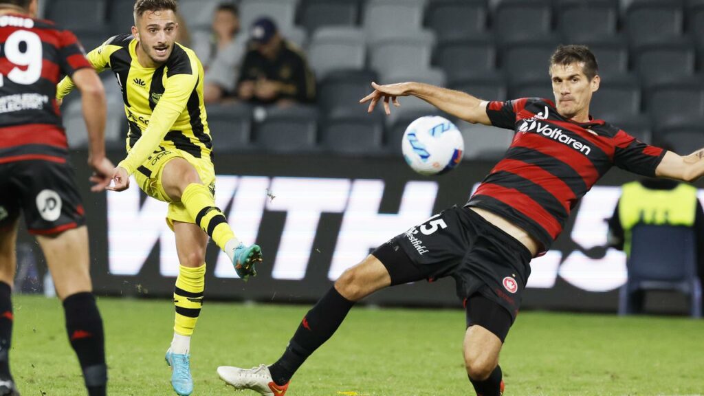 Reno Piscopo fires the goal that clinched an A-League Men finals berth for Wellington Phoenix.
