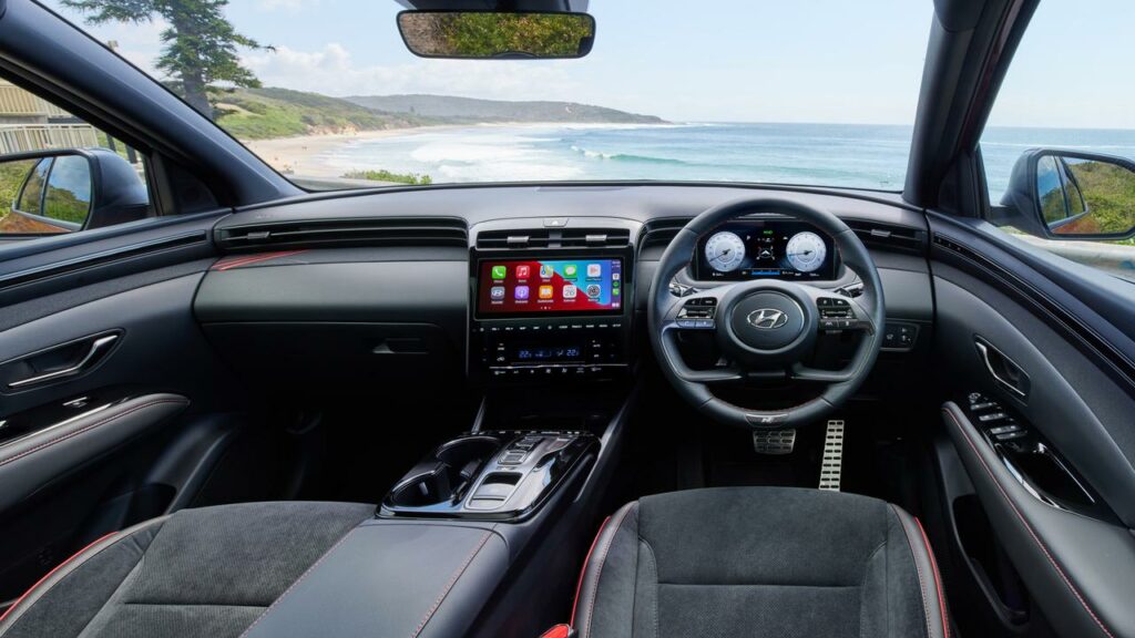 The fourth-generation Hyundai Tucson Highlander’s interior boasts a “digital supervision cluster”.