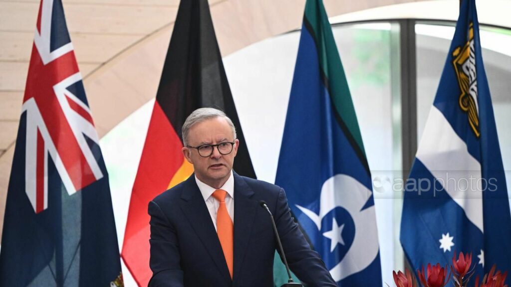Anthony Albanese has met with Torres Strait Islander women leaders for talks on an Indigenous voice. (Joel Carrett/AAP PHOTOS)