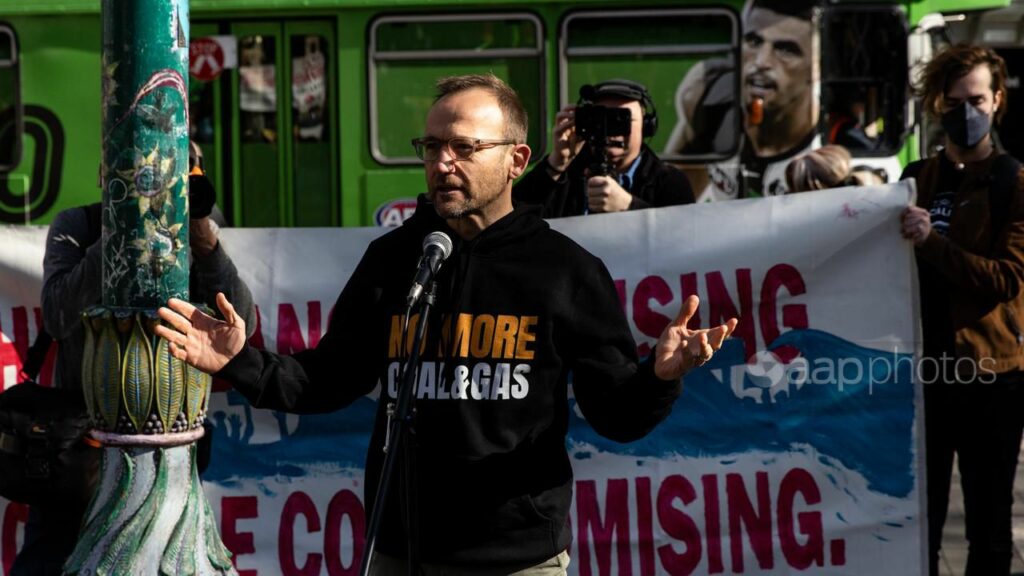 Greens leader Adam Bandt has accused the federal government of undoing its own climate legislation. (Diego Fedele/AAP PHOTOS)