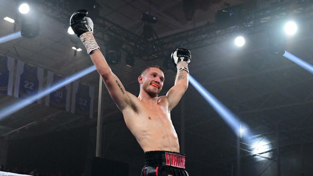 Australia’s Stevie Spark has won the WBA’s intercontinental super-lightweight belt in his US debut.