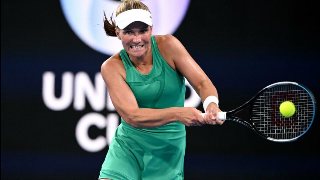 Australia’s Maddison Inglis has lost 6-4 6-4 to Harriet Dart of Great Britain in the United Cup.