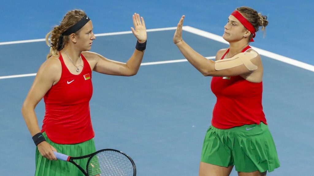 Belarusian teammates Victoria Azarenka (L) and Aryna Sabalenka (R) could meet in the Open final.