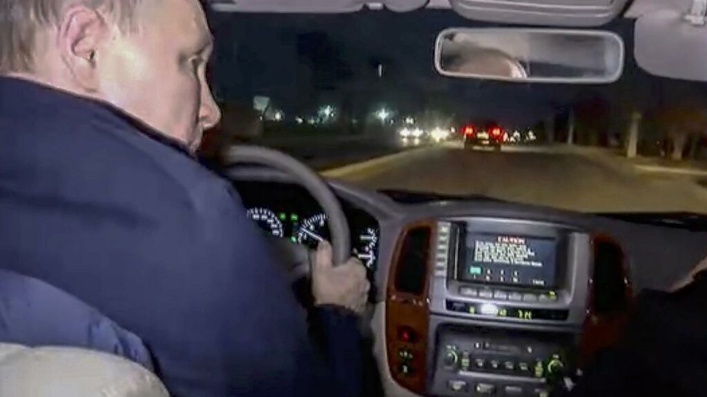 Russian President Vladimir Putin has been seen driving through the city of Mariupol at night.