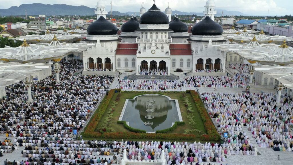 An Australian man has been arrested for going naked in the conservative Aceh province, Indonesia.
