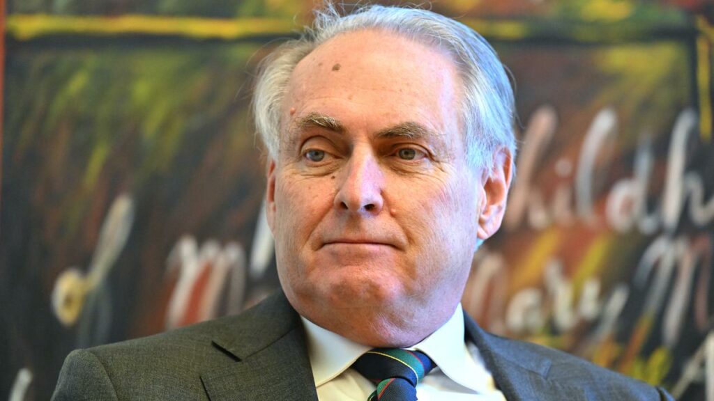Trade Minister Don Farrell is to travel to Beijing in coming weeks in a bid to ease tensions..
