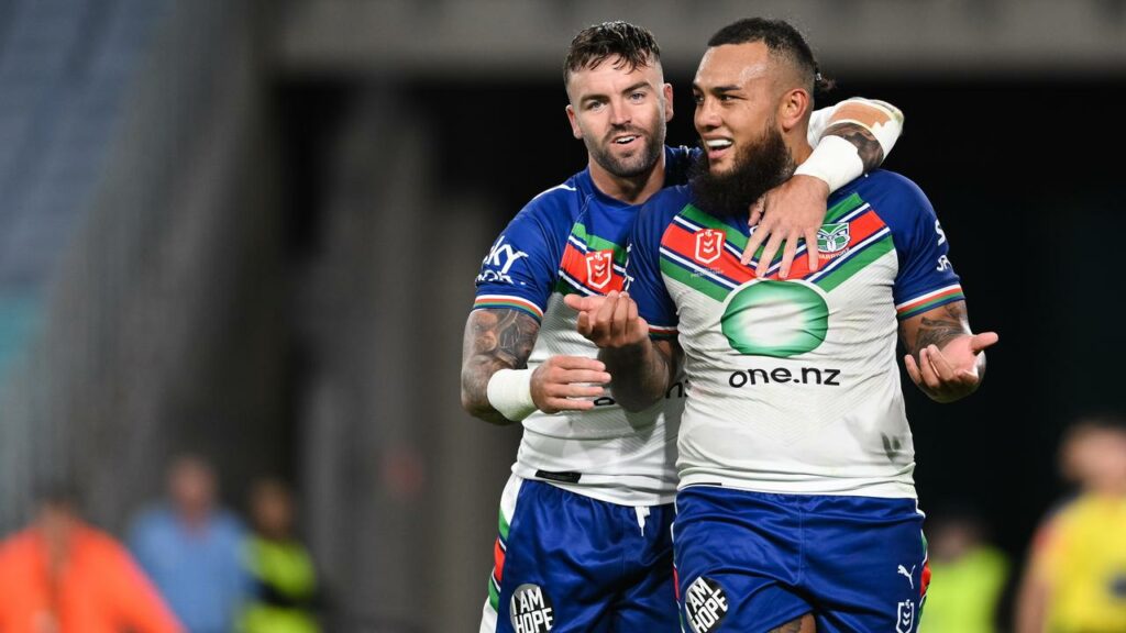 Addin Fonua-Blake (right) scored his fourth try in five matches as the Warriors beat the Bulldogs.