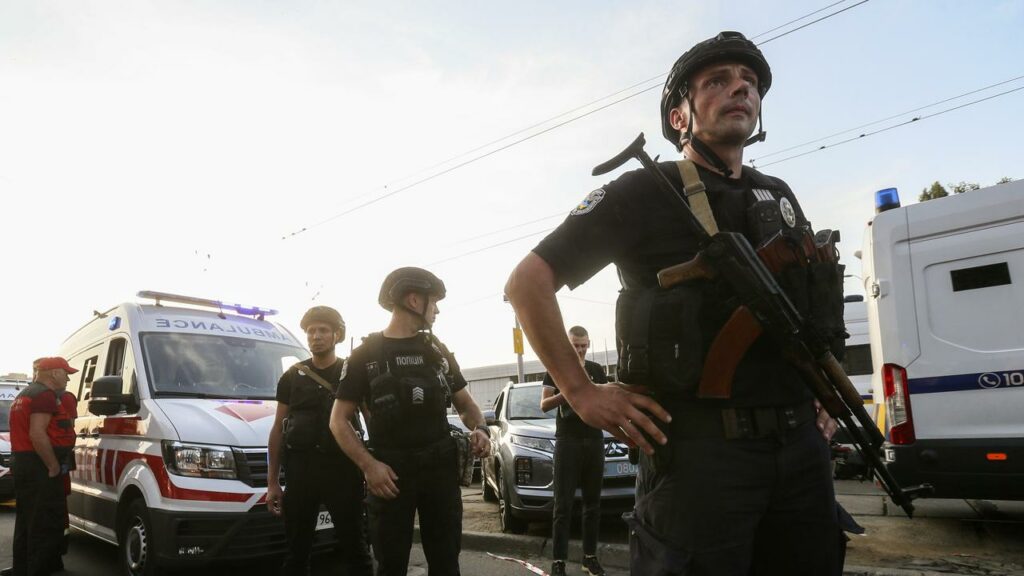 A man has died after detonating an explosive device inside a Kyiv courthouse.