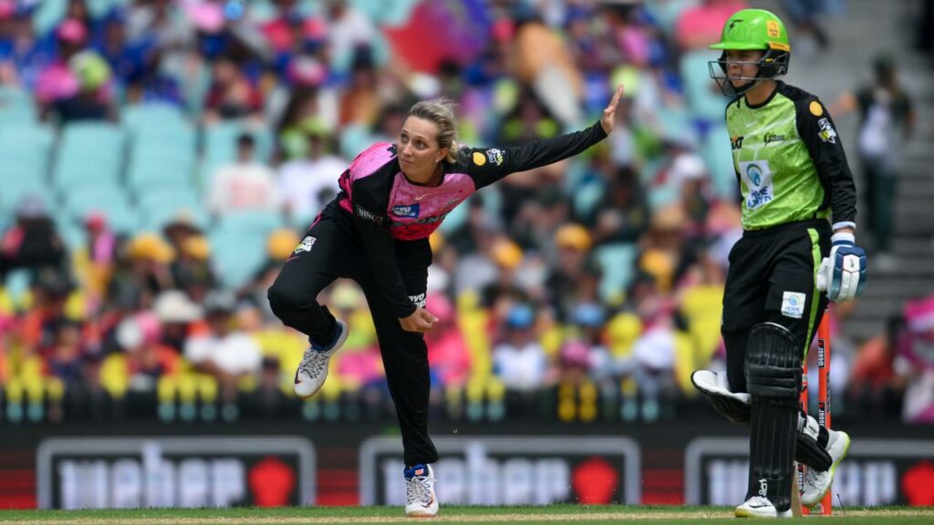Sunday’s WBBL Sydney derby game at the SCG drew 7118 fans for a dead-rubber clash.