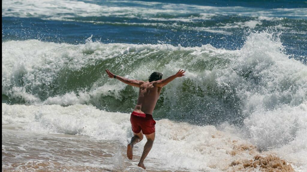 A Royal Life Saving Australia campaign targets men aged 25 to 45, a group at high risk of drowning.