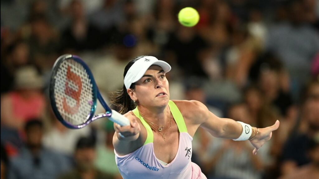 Ajla Tomljanovic scored a dramatic post-midnight Australian Open victory against Petrea Martic.
