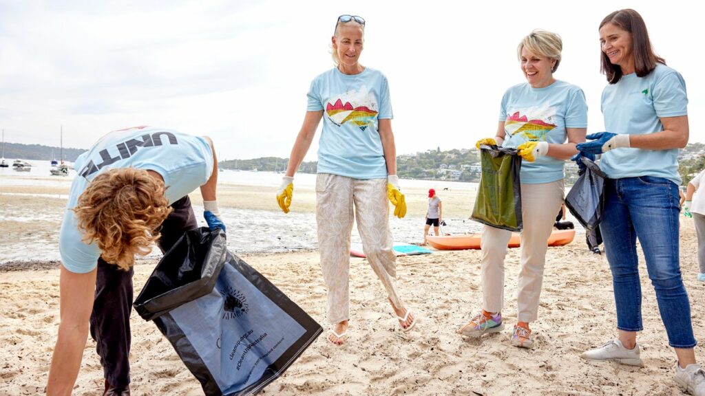 Sports stars, politicians and community members have spent Sunday helping to clean up Australia.
