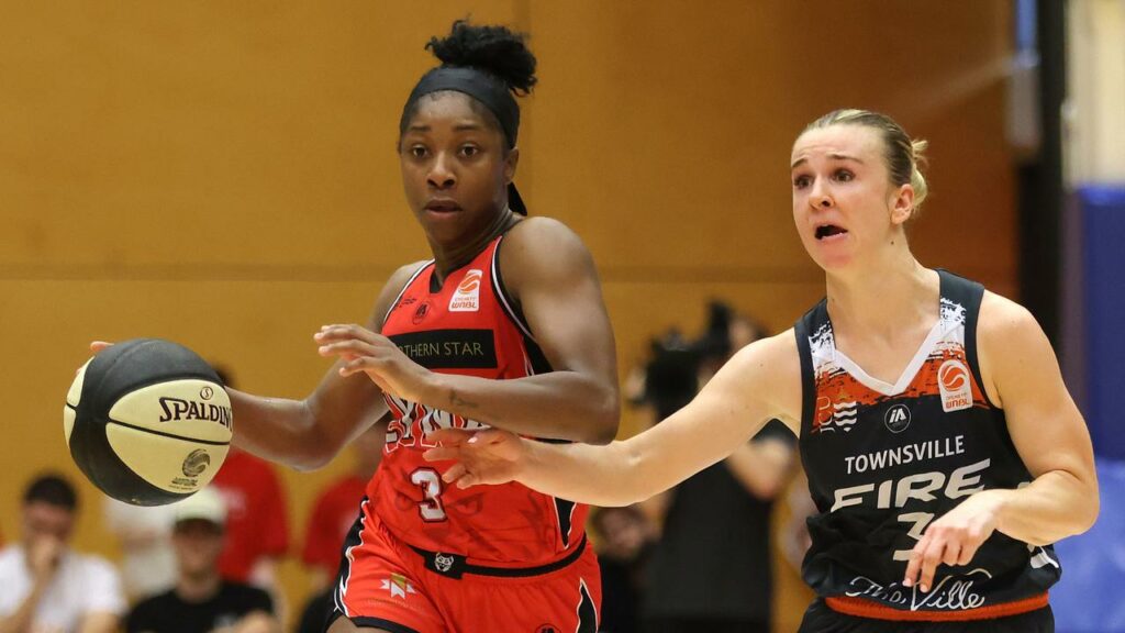 Aari McDonald (l) led Perth to the WNBL grand final, starring in a 2-0 series win over Townsville. 
