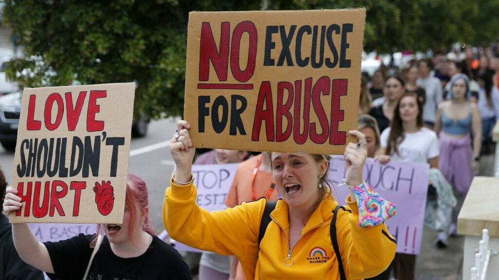Rallies protesting violence against women will be held in nine cities over the weekend.