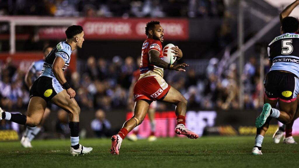 Hamiso Tabuai-Fidow leaves Sharks tacklers in his wake as he sprints away for a stunning try.
