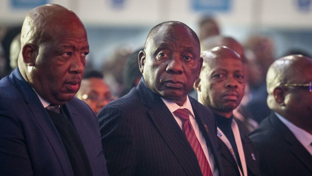 South Africa’s largest trade union group COSATU has rallied behind President Cyril Ramaphosa.