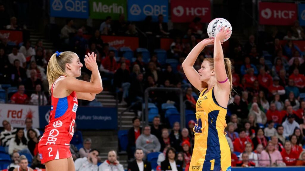 Steph Fretwell (right) led a strong frontcourt performance as the Lightning edged the Swifts by two.