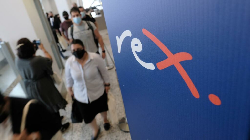 Rex Airlines has entered voluntary administration and suspended all flights between major aiports.