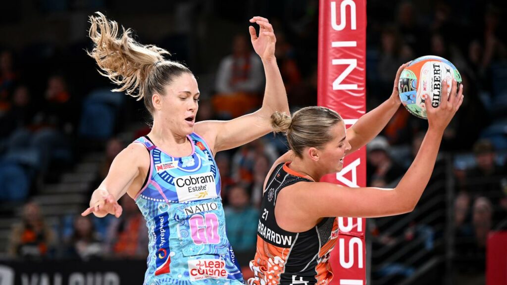 The Mavericks’ Kim Jenner (left) had an absorbing battle with the Giants’ Matisse Letherbarrow.
