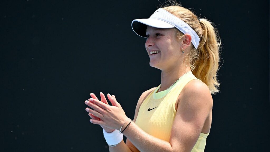 Emerson Jones is continuing to enjoy her big year by reaching the girls’ semi-finals at Wimbledon.
