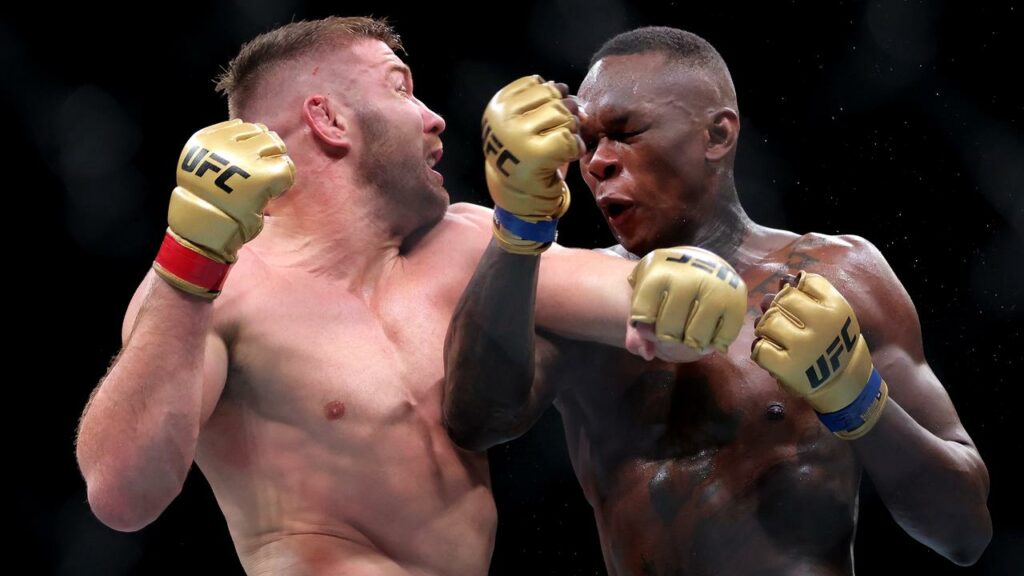 Dricus du Plessis (L) has kept his middleweight belt by beating Israel Adesanya at UFC 305.