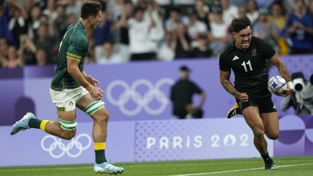 The Melbourne Storm are interested in New Zealand Olympic sevens star Moses Leo (r).