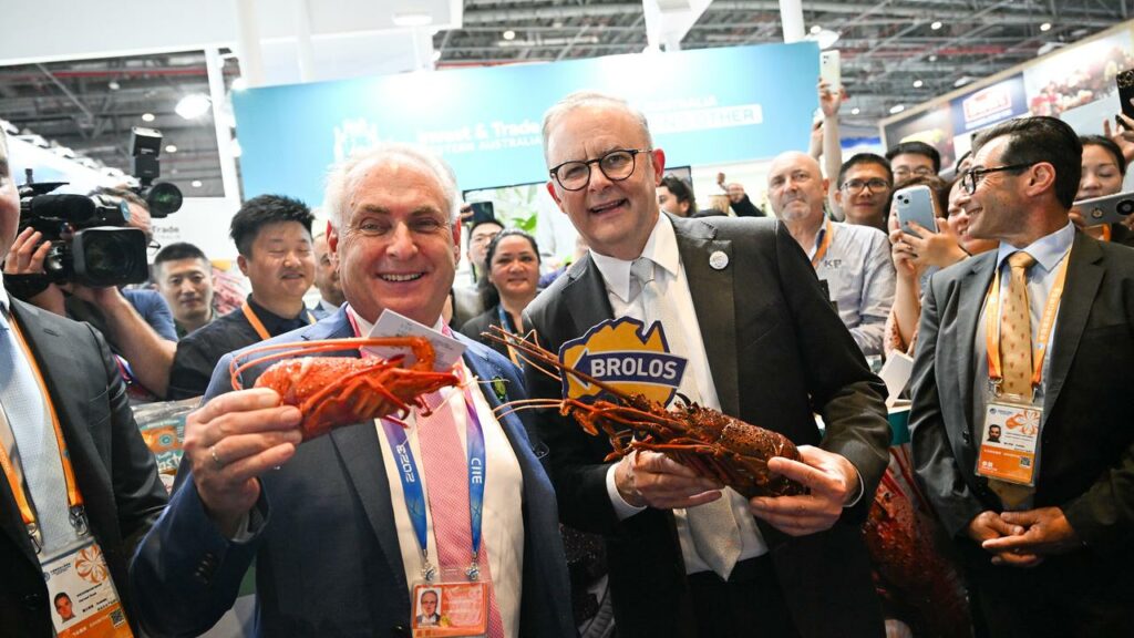 Australian lobsters will be back on the menu in China after a deal to lift an import embargo.

