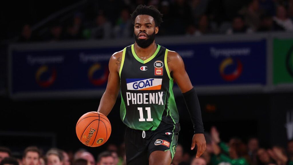 Derrick Walton has fired late to lift the Phoenix to a 12-point win over Melbourne United.