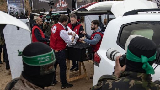 Hamas hands over Israeli hostages