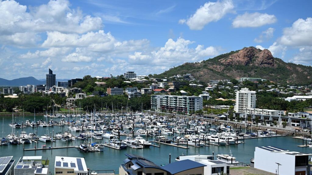 A shallow magnitude 4.4 earthquake has struck near the city of Townsville in Queensland.