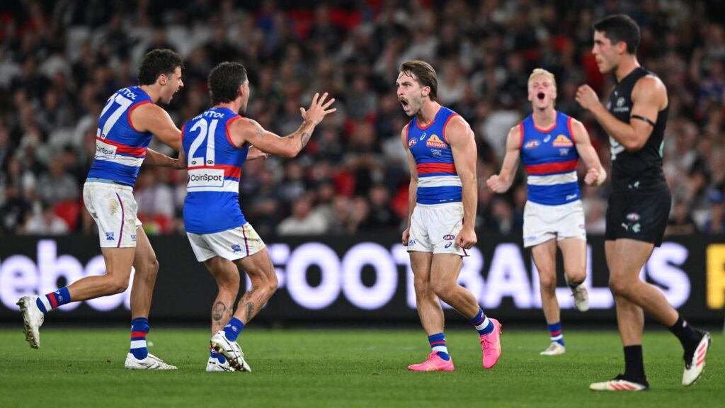 The Western Bulldogs have come from behind to inflict another loss on a troubled Carlton.