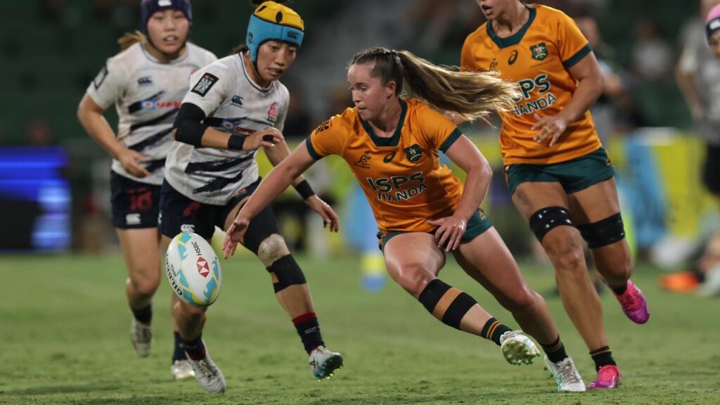 Australian sevens skipper Tia Hinds (centre) has been named in the 40-player Wallaroos squad.