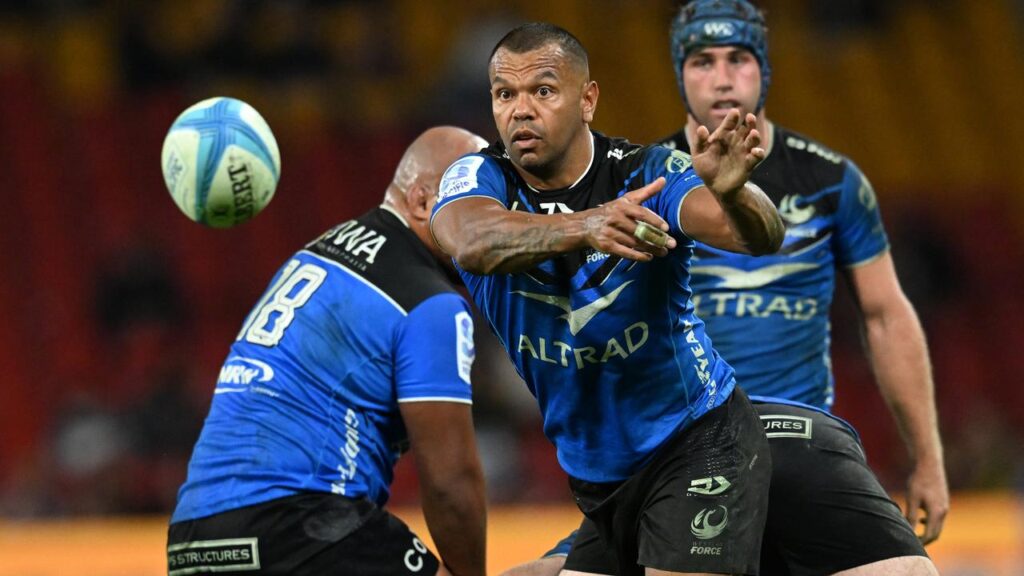 Kurtley Beale (centre) will be looking to help the Force beat the battling Blues at Eden Park.