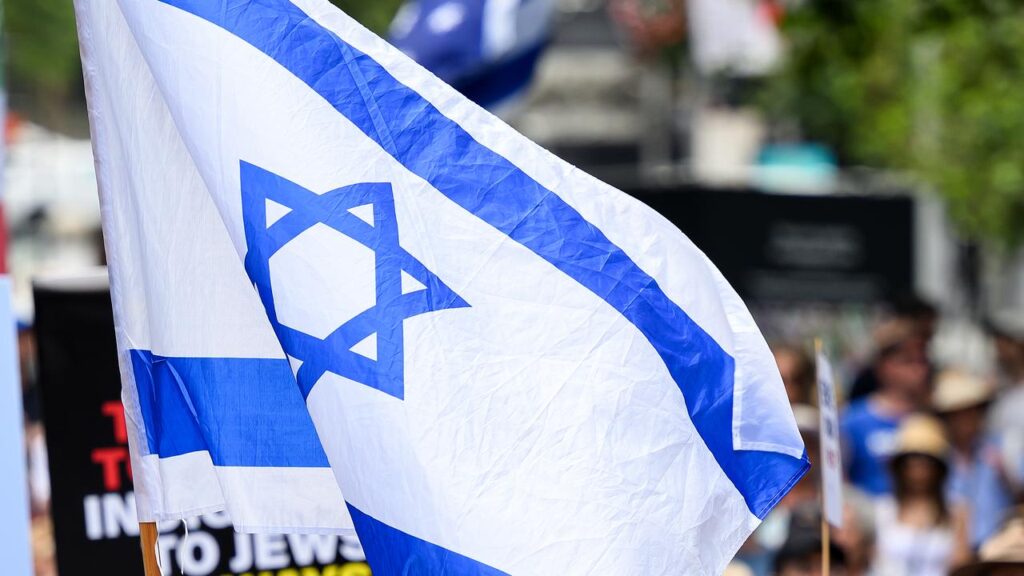One ex-minister says Australia needs to be prepared to place sanctions against Israel’s government.