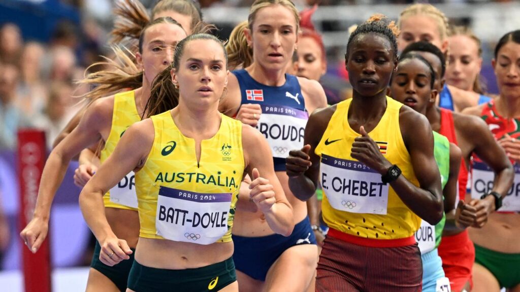 Izzi Batt-Doyle is eyeing a 10,000m berth at the world championships in Tokyo.