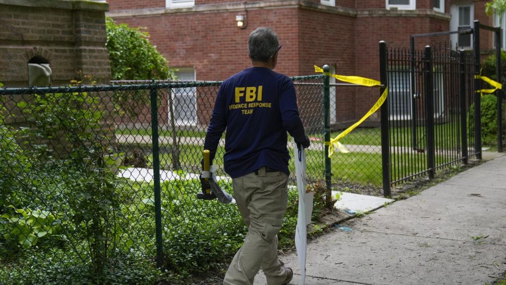 FBI agents analysed the apartment in Chicago of a suspect in a shooting of Israeli embassy aides.