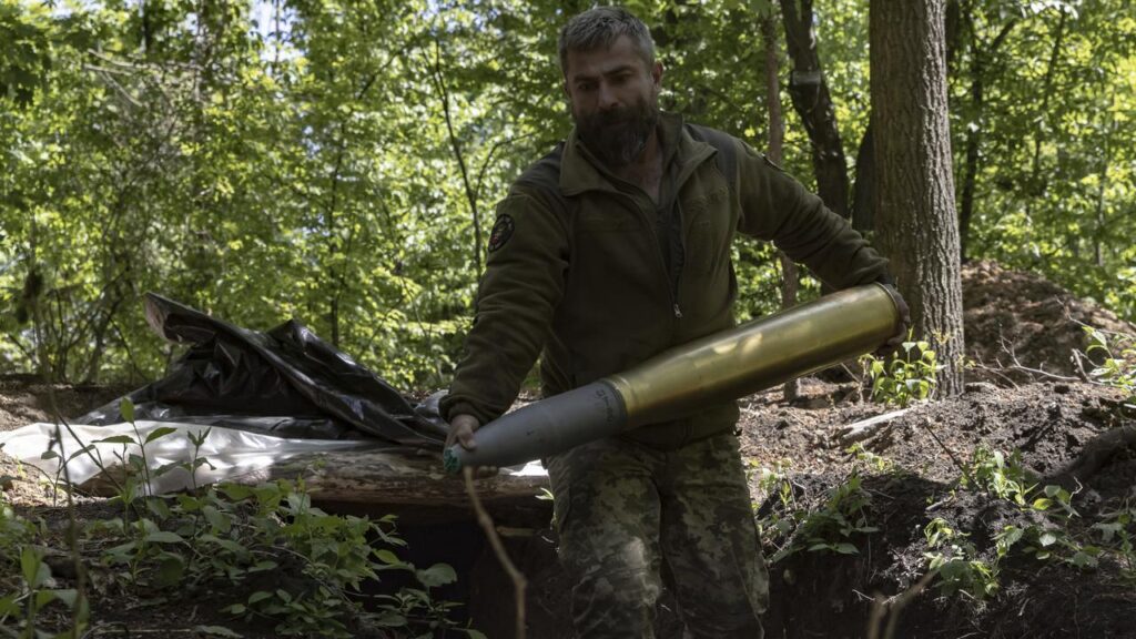 Ukrainian and Russian authorities say they have agreed to trade 1000 prisoners of war.