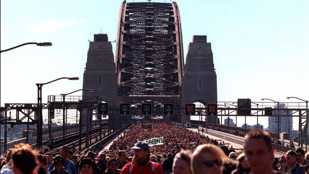 More than 250,000 people crossed the Sydney Harbour Bridge for reconciliation in 2000.