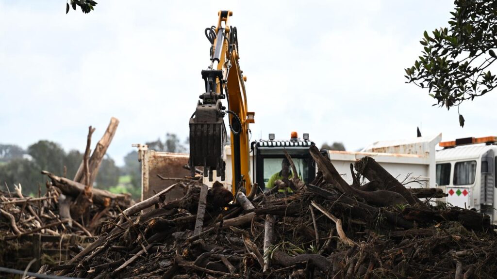 Property owners and volunteers have started the massive clean-up from floods in NSW.