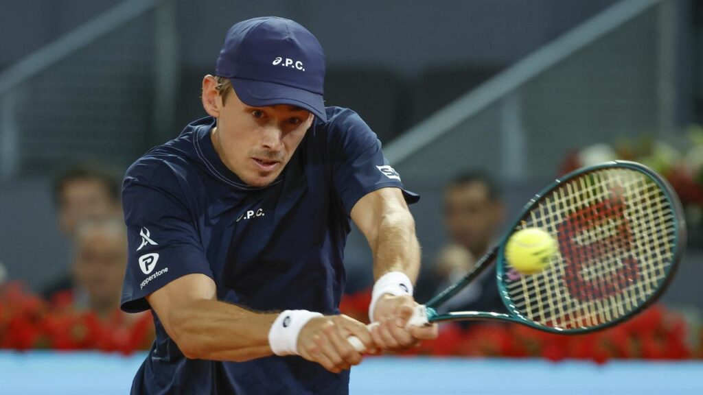 Alex de Minaur has suffered a straight-sets exit at the hands of Italy’s Lorenzo Musetti in Madrid.