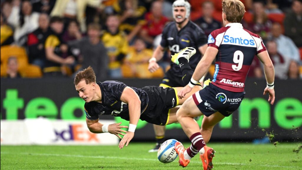 The Hurricanes have beaten the Reds in a Super Rugby thriller, with Ruben Love among their scorers.