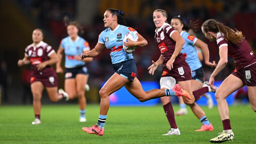 Yasmin Clydsdale (c) expects thousands to brave the rain and watch the Blues lift the Origin trophy.