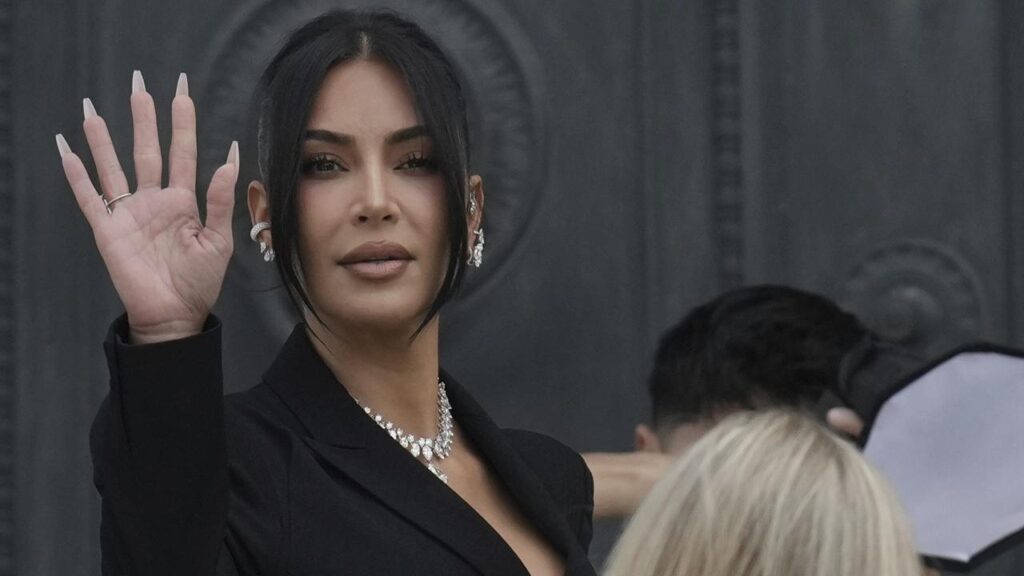 Kim Kardashian says she feared being raped and killed during a Paris jewelry heist.