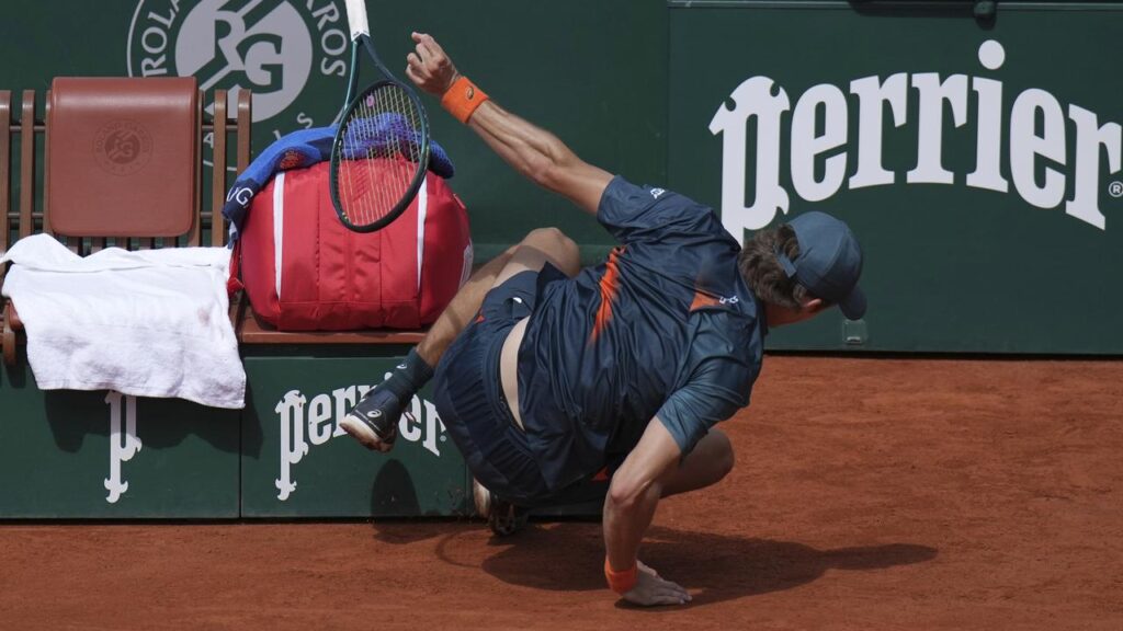 Alex De Minaur has been sent crashing out of the French Open by Alexander Bublik.