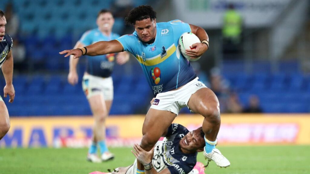 Melbourne have signed Gold Coast prop Josiah Pahulu until the end of 2027.