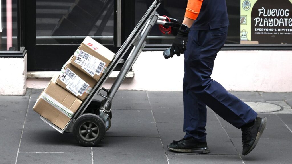 Rises in minimum and award wages should outpace inflation, the government has told an authority.