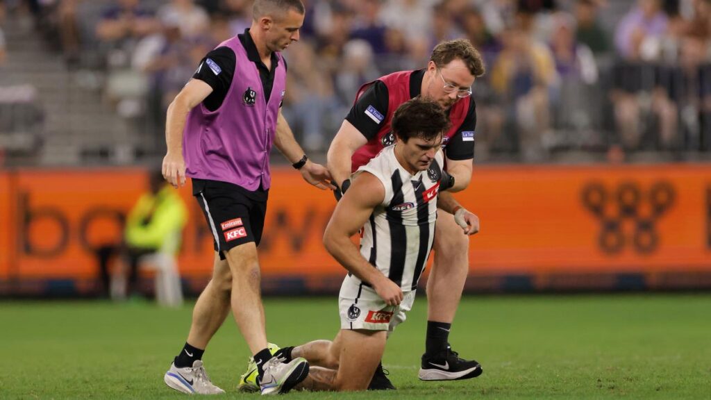 Umpires didn’t stop play despite Collingwood’s Lachie Schultz being badly injured against Freo.