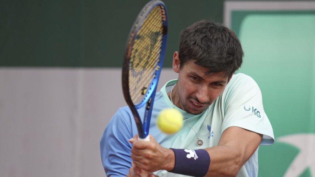 Alexei Popyrin has finally won a match at Roland Garros after six straight defeats.