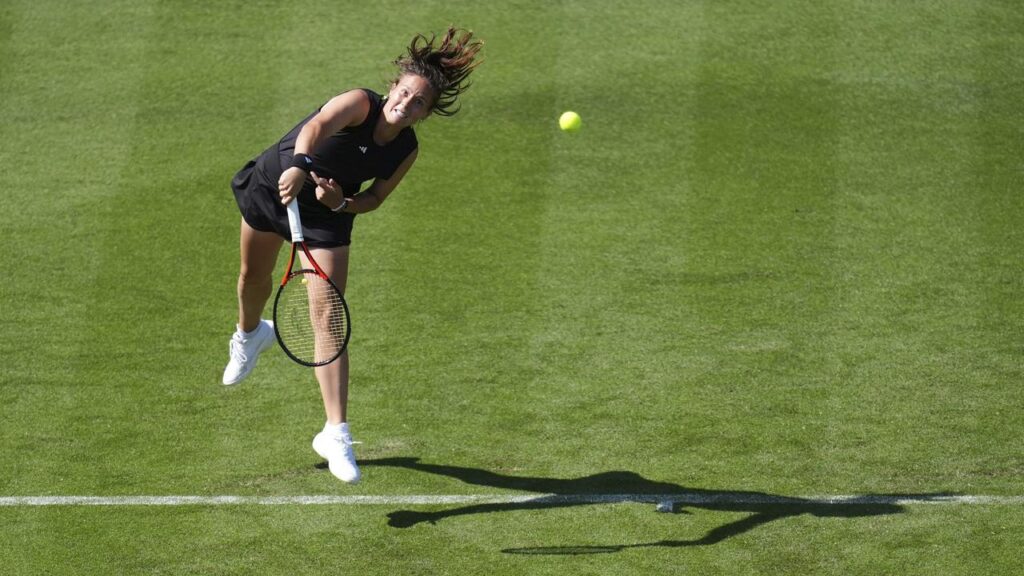 High winds played havoc with Daria Kasatkina’s serve as the Australian lost to Kiwi Lulu Sun.