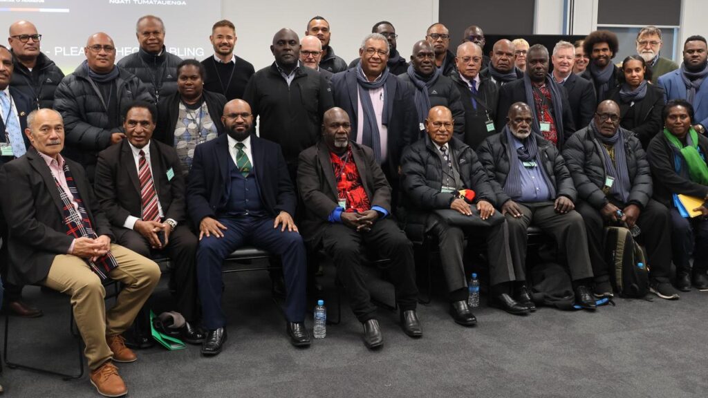 Leaders from Papua New Guinea and Bougainville have met in New Zealand for independence talks.
